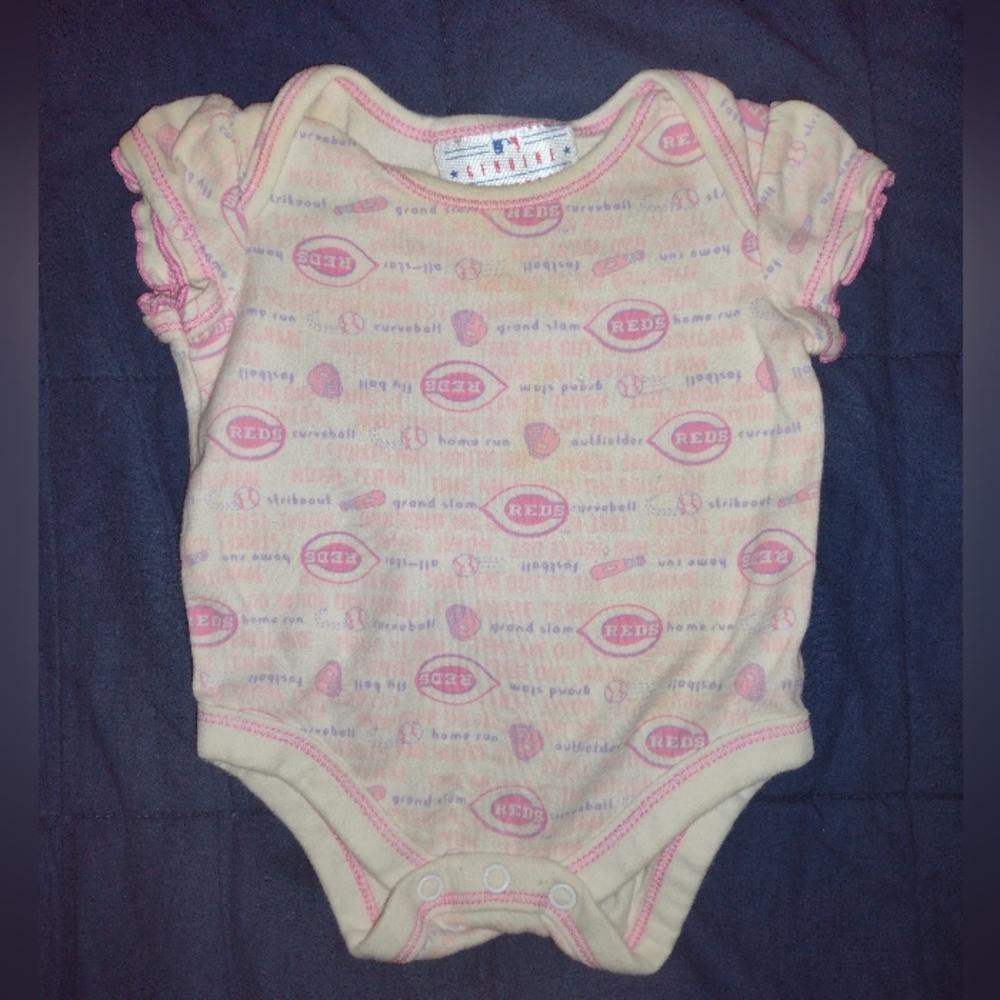 5 for $10 MLB Cincinnati Reds Girl's Onesie Size Newborn